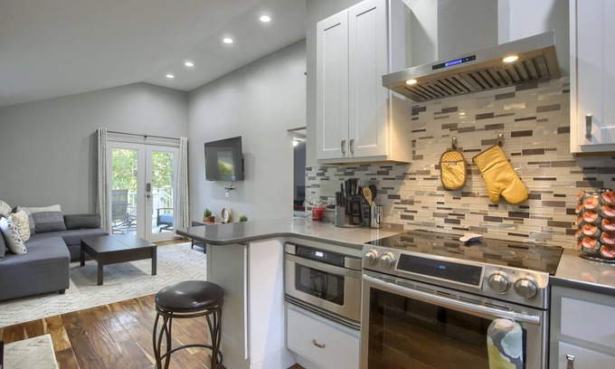 Lewisberry Cottage | Cottage on Yellow Breeches Creek. Close to Hershey, Harrisburg, York and beyond!