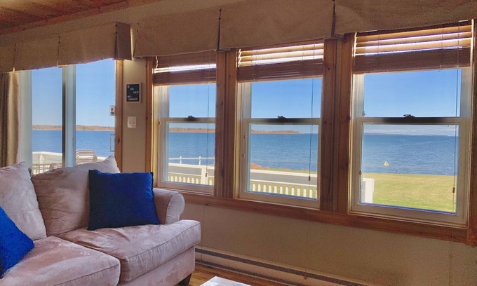 Lower Montague Cottage | Cottage Overlooking the Ocean with