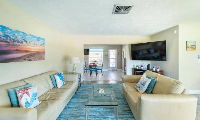 Gulf Gate Estates House | Cottage w/lanai and garage, 4 mi. Siesta Key