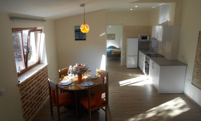 Salir do Porto House | Cottage with 2 bedrooms with both en-suite bathrooms in a seaside village