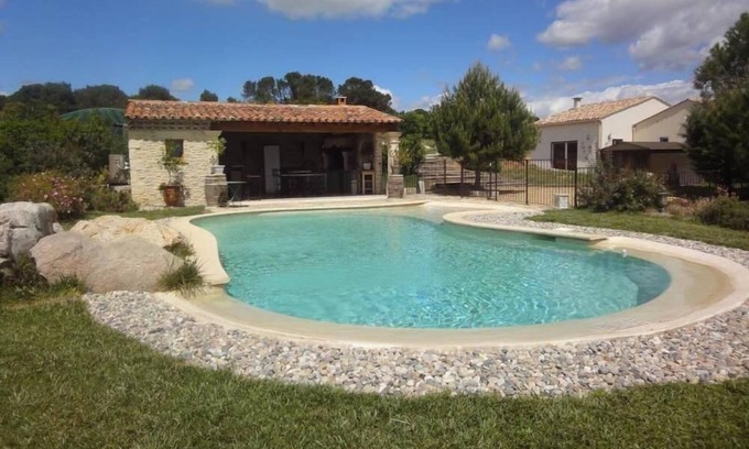 Vergeze House | cottage with heated pool and pool house in mas
