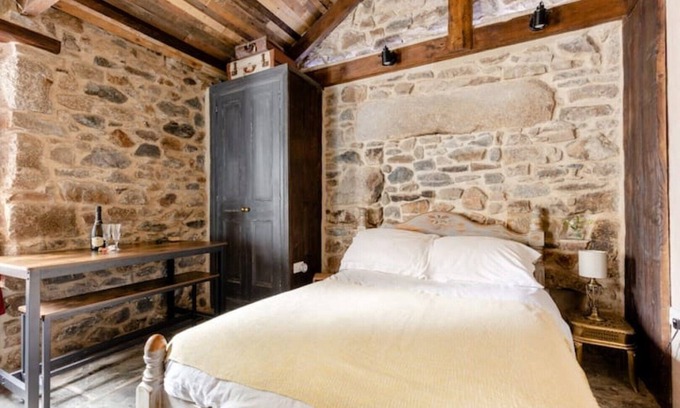 Camborne Cottage | Cottage/Wood Burner Long Stays Welcome