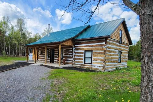 Montague Ski Chalet | Cottontail Cabin with Hot Tub and wood fired Sauna