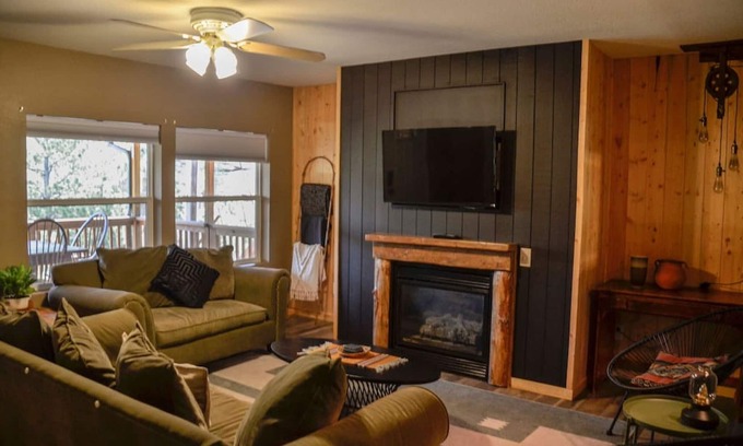 Drake House | Couloir Duplex Cabin at The Woolly Bugger Inn (#16)