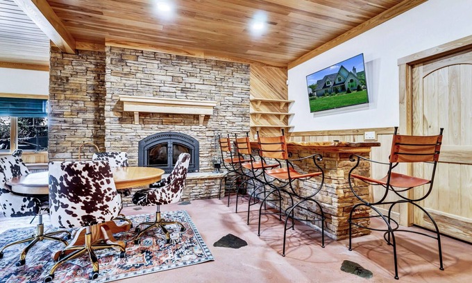 Ellicottville House | Country Chateau’ with Hot Tub & Incredible Views on 15 Acres