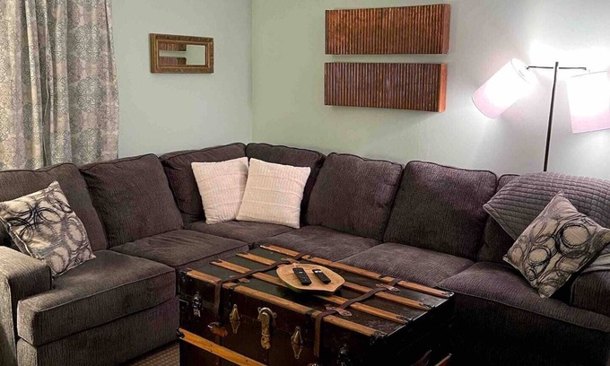 Charleston House | Country Comfy Right In Town New Remodel King/Queen