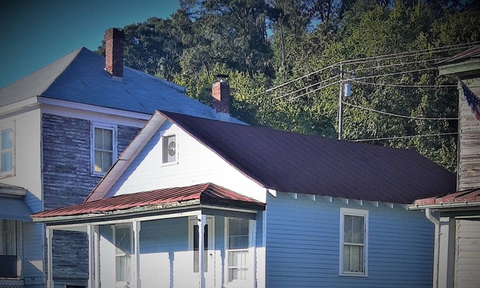 Gladstone House | Country Cottage in an Old Train town down by the river