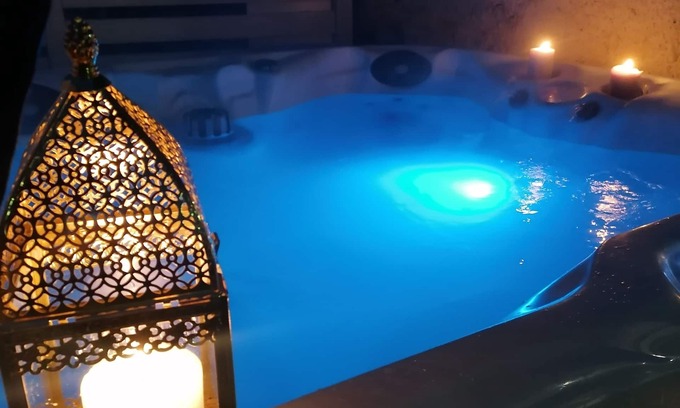 Brassac House | Country cottage Le Mas with jacuzzi