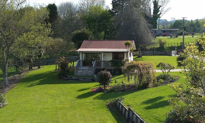 Hamurana Cottage | Country cottage with stunning rural countryside and lake views