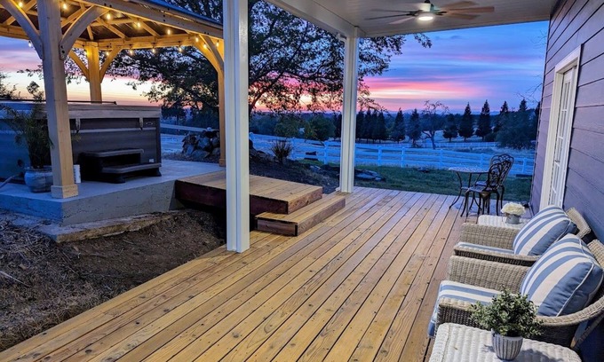 Cedar Ridge House | Country Farmhouse on Wine Trail Hot Tub & Pool Table