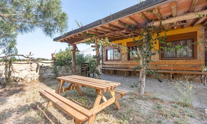 Jerez de la Frontera House | Country House 'Casaleja' with Lake Views, Wi-Fi and Air Conditioning