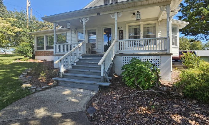 Forsyth House | Country Home by the Lake