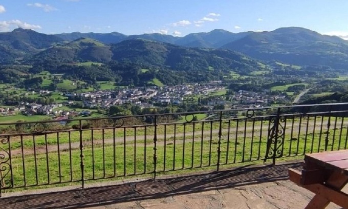Baztan House | Country House 'Autxikoborda I' with Mountain View, Private Garden and Wi-Fi