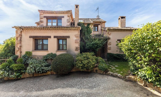 Espirdo House | Country House 'Dalt La Figuera' with Mountain View, Private Pool and Wi-Fi
