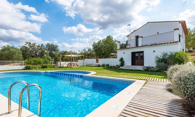 Les Useres House | Country House 'Mas Del Sandungo' with Mountain View, Private Pool and Wi-Fi