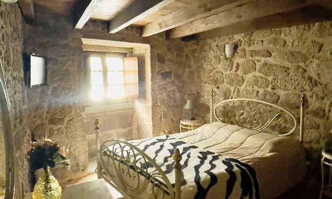 Fundao Cottage | Country house in historic village, traditional granite house/Castelo Novo.