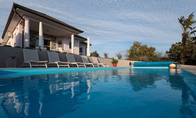 Municipality of Krizevci Villa | Country House in Krizevci