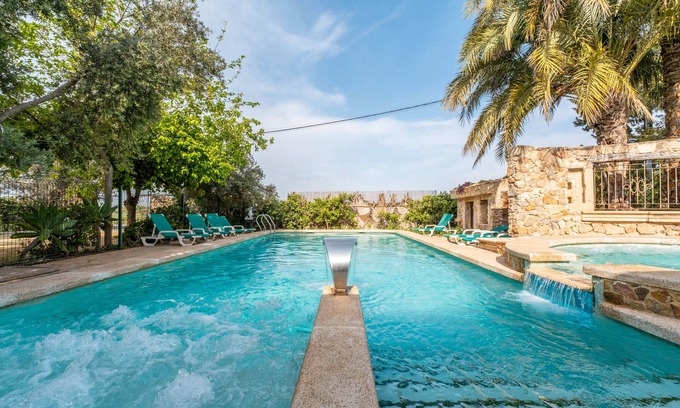 Catral House | Country House 'La Carrasca - Naranja' with Shared Pool, Wi-Fi and Air Conditioning