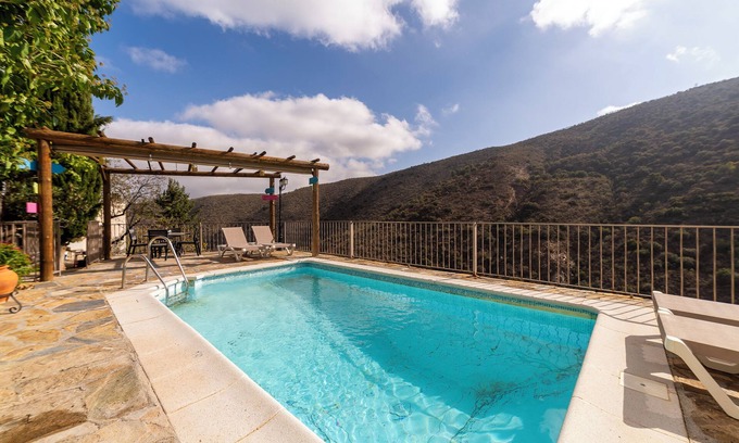 Laroya House | Country House 'La Casa Al Revés' with Mountain View, Wi-Fi and Air Conditioning