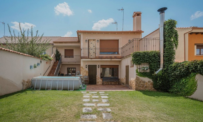 Nieva House | Country House 'La Isa' with Private Pool, Private Terrace and Wi-Fi