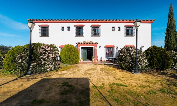 El Ronquillo House | Country House 'Puerto Cabero' with Lake View, Private Terrace and Air Conditioning