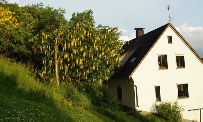 Hallenberg House | Country house with garden - cozy, detached, directly on the hiking trail