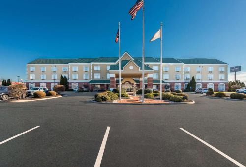 Findlay Hotel | Country Inn & Suites by Radisson, Findlay, OH