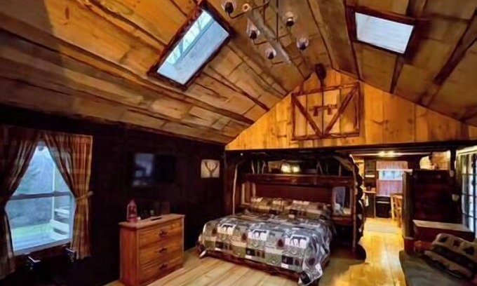 Lisbon House | Country Log Cabin #2- Hodge Hill