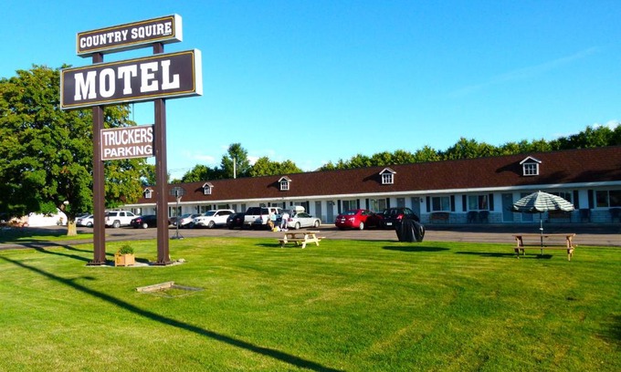 Arnprior Hotel | Country Squire Motel