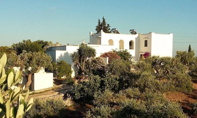Cisternino House | Country Villa With Large Private Pool & Tennis Court - spaciously sleeps 20