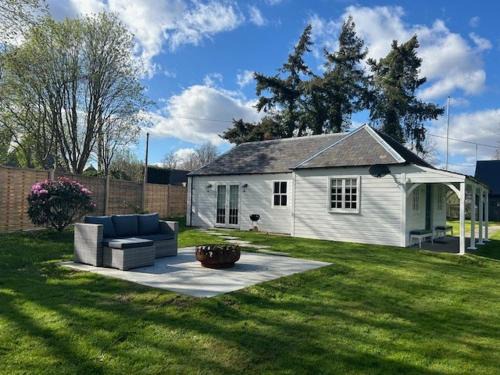 Perth House | Couples Unique Stay in Bowling Club newly upgraded