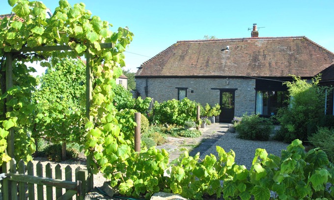Templecombe House | Courtyard Barn 5* rated in stunning rural location on Somerset, Dorset border.