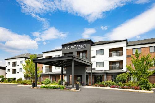 Concord Hotel | Courtyard by Marriott Concord