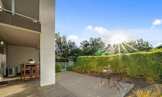 Turner Apartment | Courtyard ground floor Apt 2 Bed, 1 Bath, 1 Car