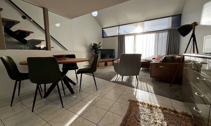 Hobart Central Business District Apartment | ‘Cove Loft’ - 3 Bed Apartment in Hobart City