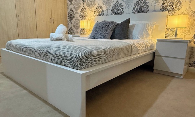 Coventry House | Coventry - 3 Beds - Pet Friendly - Free Parking