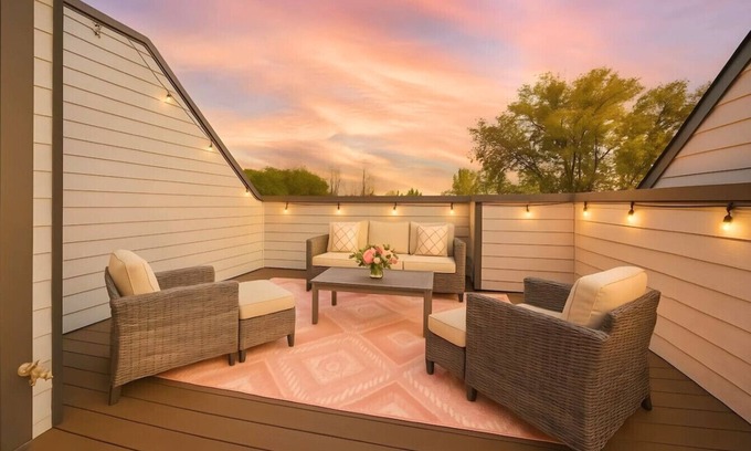 Radnor House | Cowgirl Up! - 4BD/4.5BTH - Rooftop Views