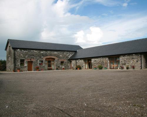 Ashbourne Apartment | Cowshed - Duffys Ballybin 4-star