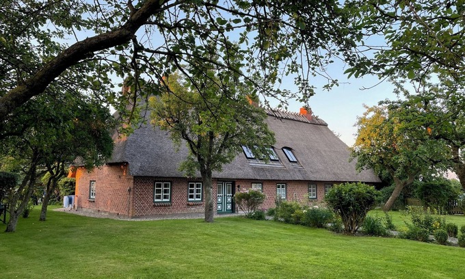 Hasselberg Apartment | Cowshed - fireplace, shower, Netflix, terrace, sauna, close to the beach, child-friendly