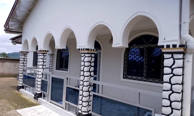 Limbe Apartment | Cozi and comfortable guesthouse located at Mile 4 Limbe. Friendly and welcoming