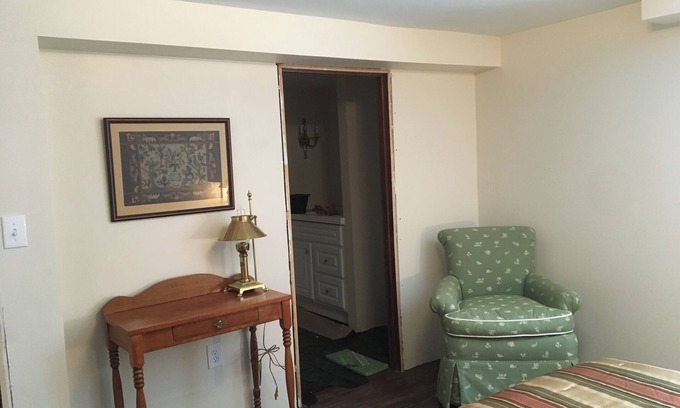 Forest Hills Apartment | Cozy 1-bedroom apartment with WiFi, AC in enjoyable Pittsburgh