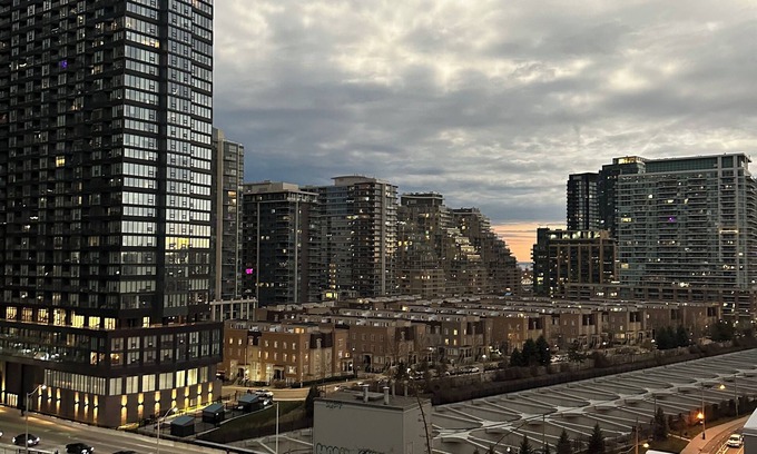 King West Village Apartment | Cozy 1-Bedroom Apartment with Unique View - Available for School Holidays Only