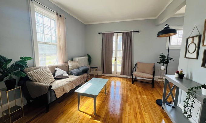 Utica Apartment | Cozy 1-bedroom apartment in charming Utica located in the second floor.
