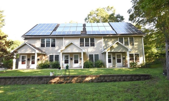 Amherst Center Apartment | Cozy 1-bedroom Apt. in enjoyable Amherst with Full Kitchen. Close to Colleges.