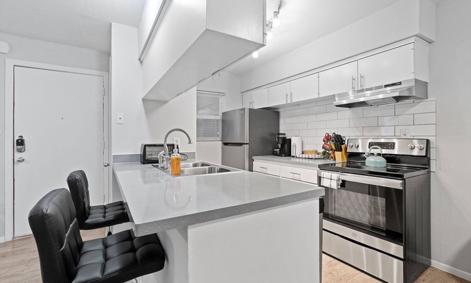 Highland Apartment | Cozy 1 Bedroom Apt in Highland Austin 7934
