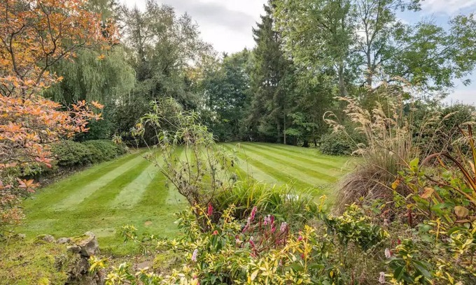 West Hoathly Cottage | Cozy 1 bedroom cottage with outstanding views