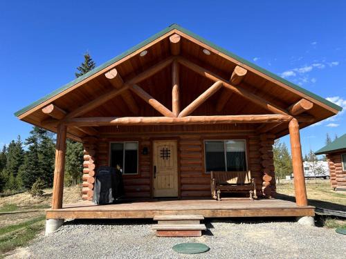 Bonners Ferry House | Cozy 1-Bedroom Log Cabin with Full Kitchen & Wi-Fi | Bonners Ferry, Idaho Retreat