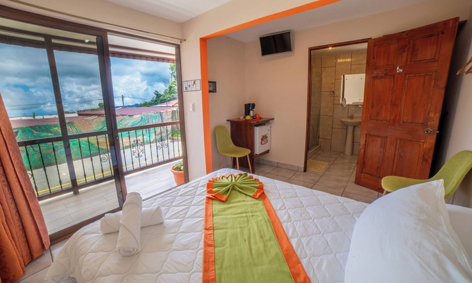 Santa Elena Bed & Breakfast | Cozy 1-bedroom perfect for couples in quaint Monteverde with WiFi