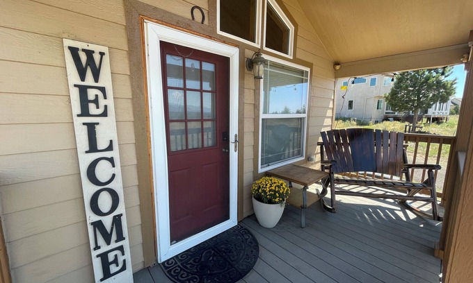 Gleneagle Cabin | Cozy 1 King bedroom + loft cabin in charming Colorado Springs near USAFA