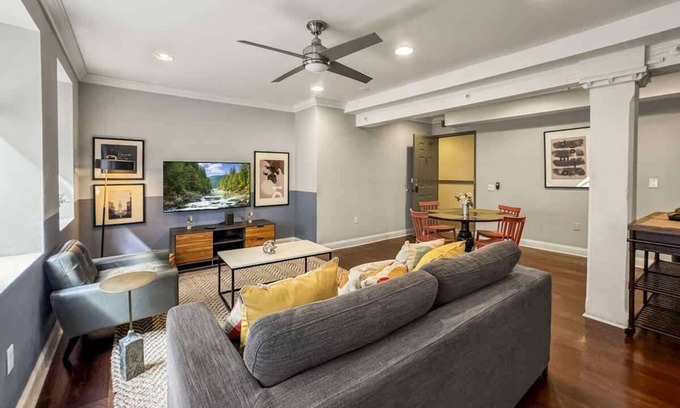 Old City Apartment | Cozy 1BD | Old City | 2 Beds | Independence Hall